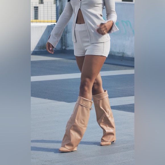 PrettyLittleThing-Oatmeal Brushed Rib Collared Top - Picture 5 of 6